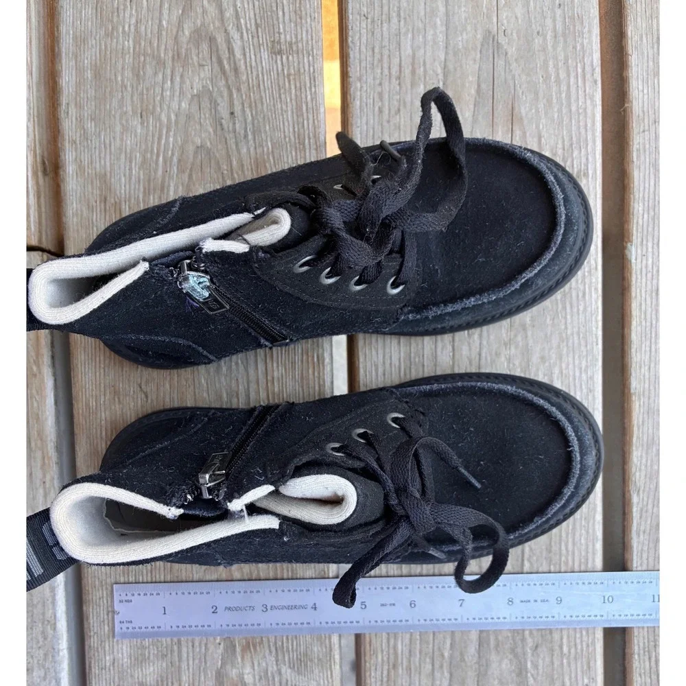 UGG Kids‎ Chelham weather  waterproof Boots Size 2 Black suade